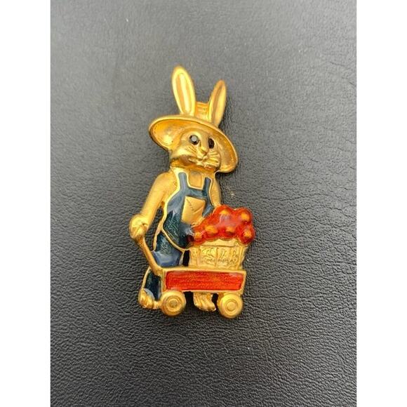 Vintage Danecraft Farmer Bunny Pin Brooch Gold Tone Rabbit Gardening Signed - Picture 2 of 5